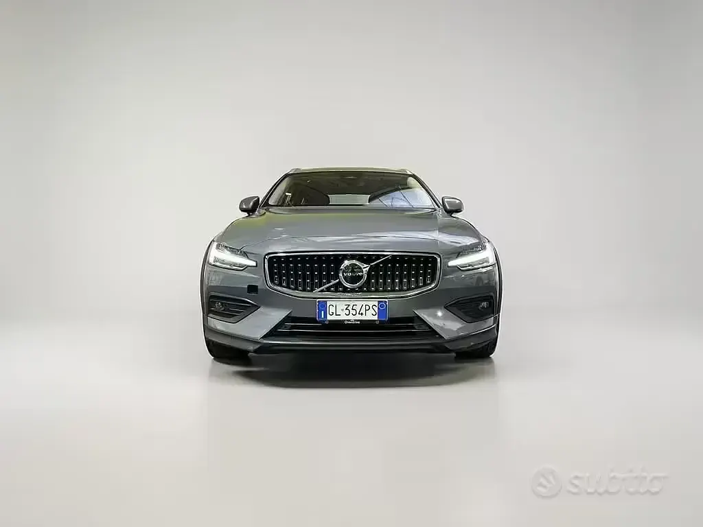 Usata Volvo V60 CC Ultimate 197 CV (144 kW) 2022 Grigio Station wagon