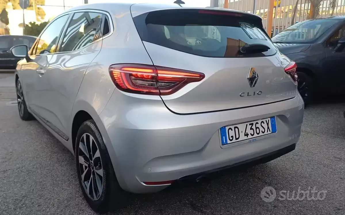 Usata Renault Clio V Intens 86 CV (63 kW) 2021 Grigio Berlina