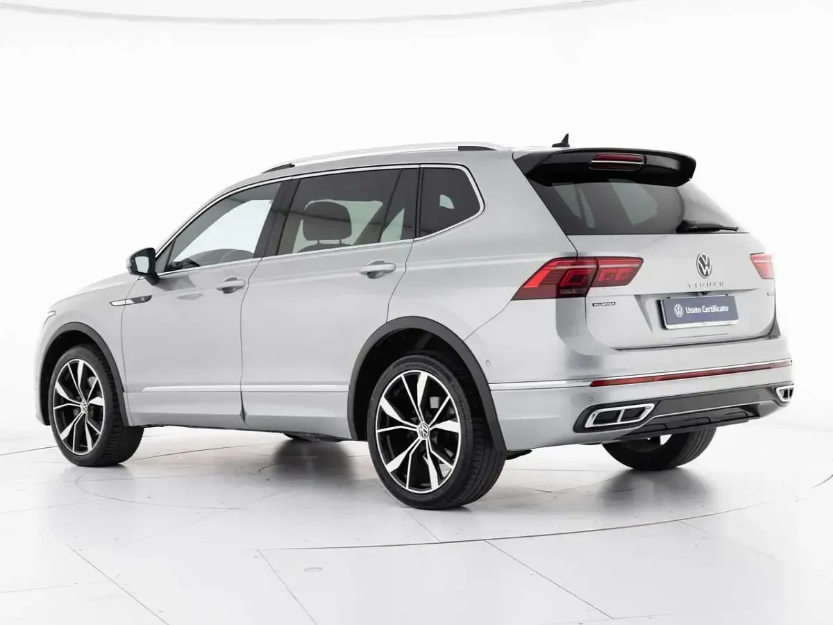 Usata VW Tiguan Allspace R-line 200 CV (147 kW) 2023 Argento SUV