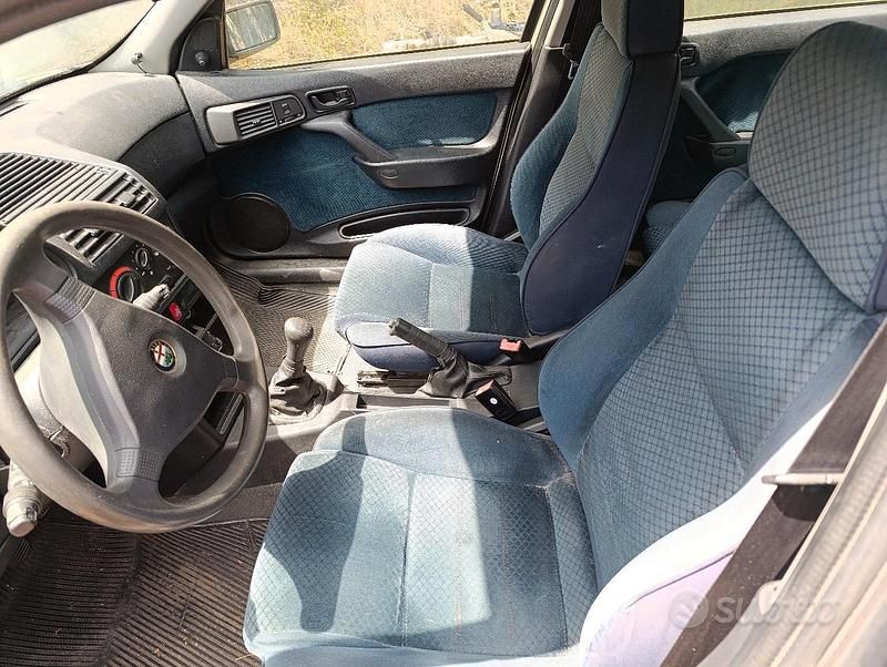 Usata Alfa Romeo 146 90 CV (66 kW) 1995 Grigio Utilitaria