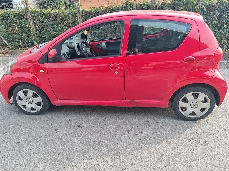 Usata Toyota Aygo 2006 Rosso Utilitaria