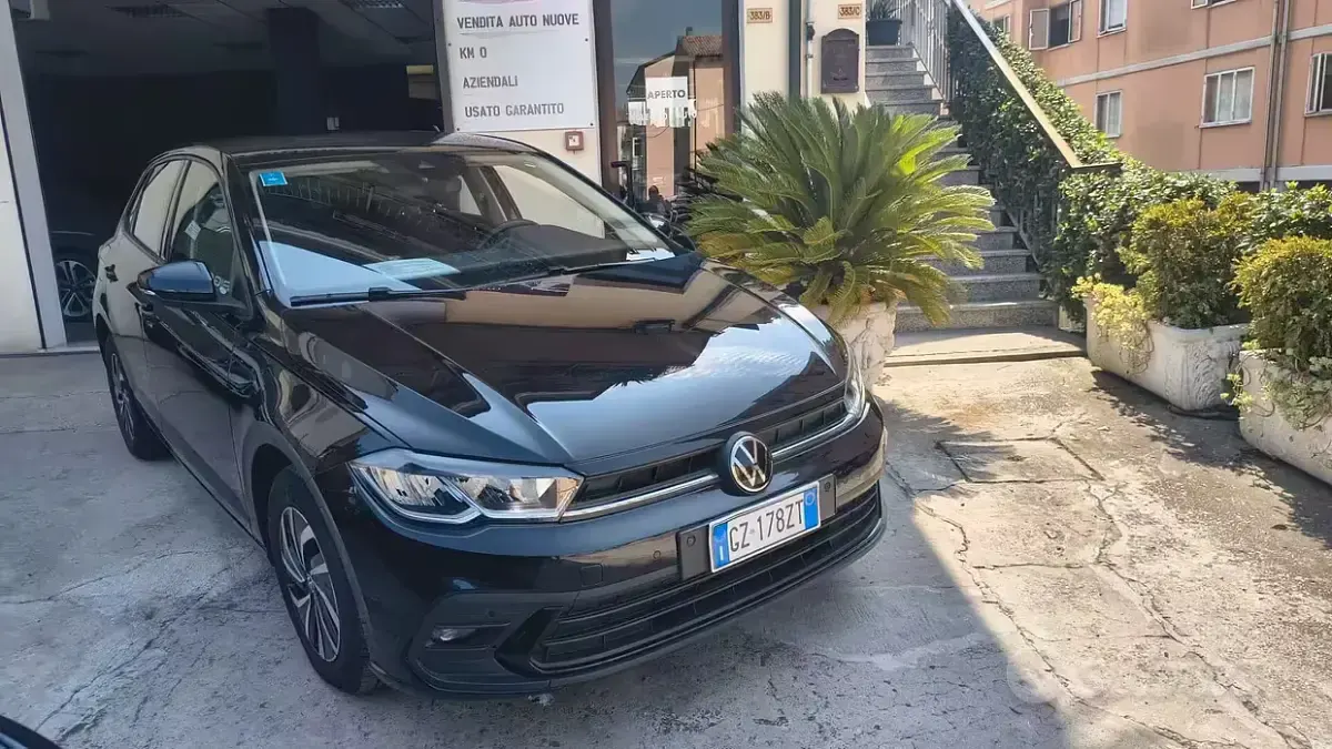 Usata VW Polo Life 95 CV (69 kW) 2025 Nero Utilitaria