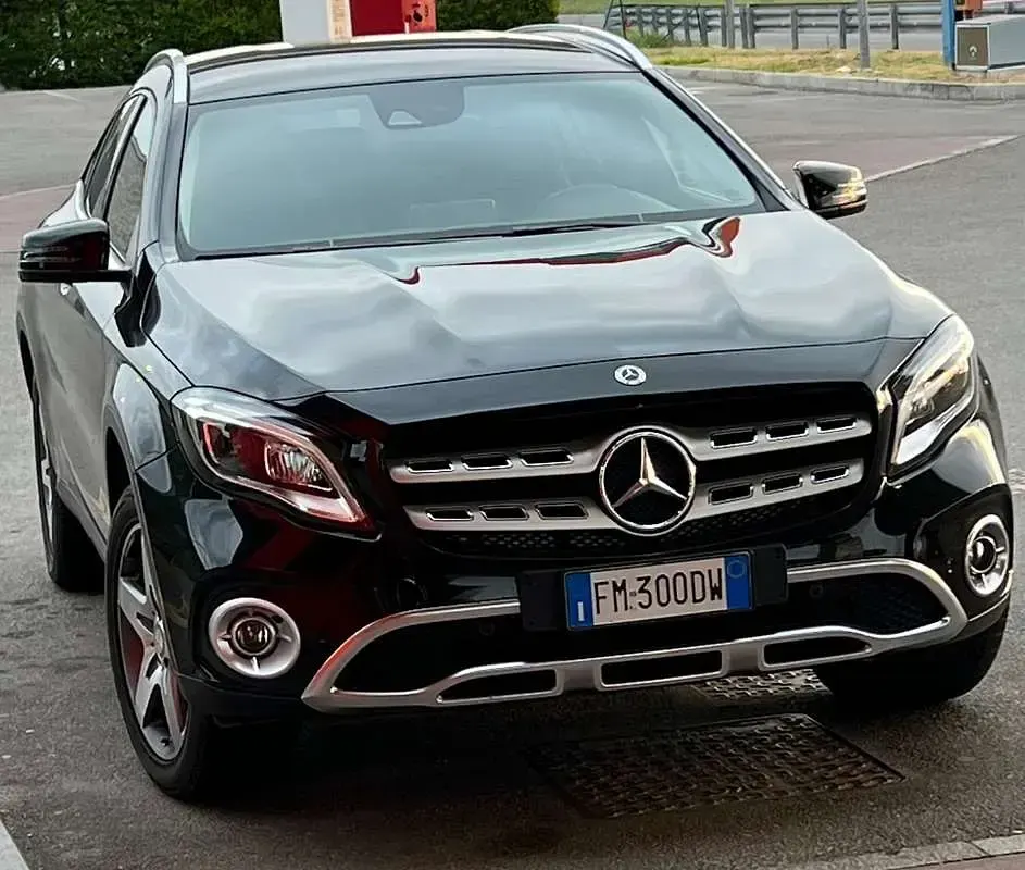 Usata Mercedes GLA180 109 CV (80 kW) 2017 Nero SUV