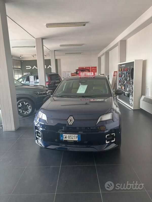 Usata 2024 Renault R5 Iconic Due volumi | 31.400 € (Buon prezzo) - Immagine 1/4