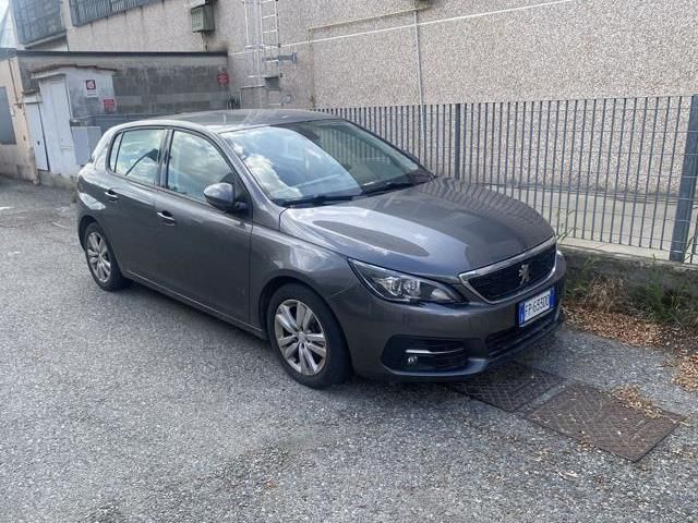 Grigio metallizzato Usata 2018 Peugeot 308 Allure Tre volumi | 8490 € (Buon prezzo) - Immagine 1/2