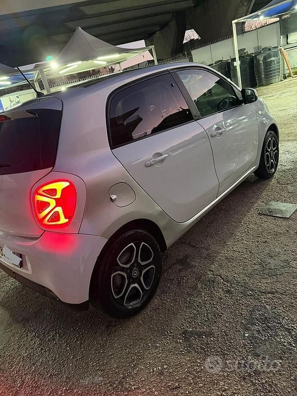 Usata Smart ForFour 71 CV (52 kW) 2016 Bianco Utilitaria