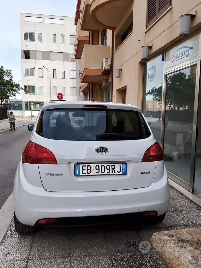 Usata Kia Venga 115 CV (84 kW) 2010 Bianco Utilitaria