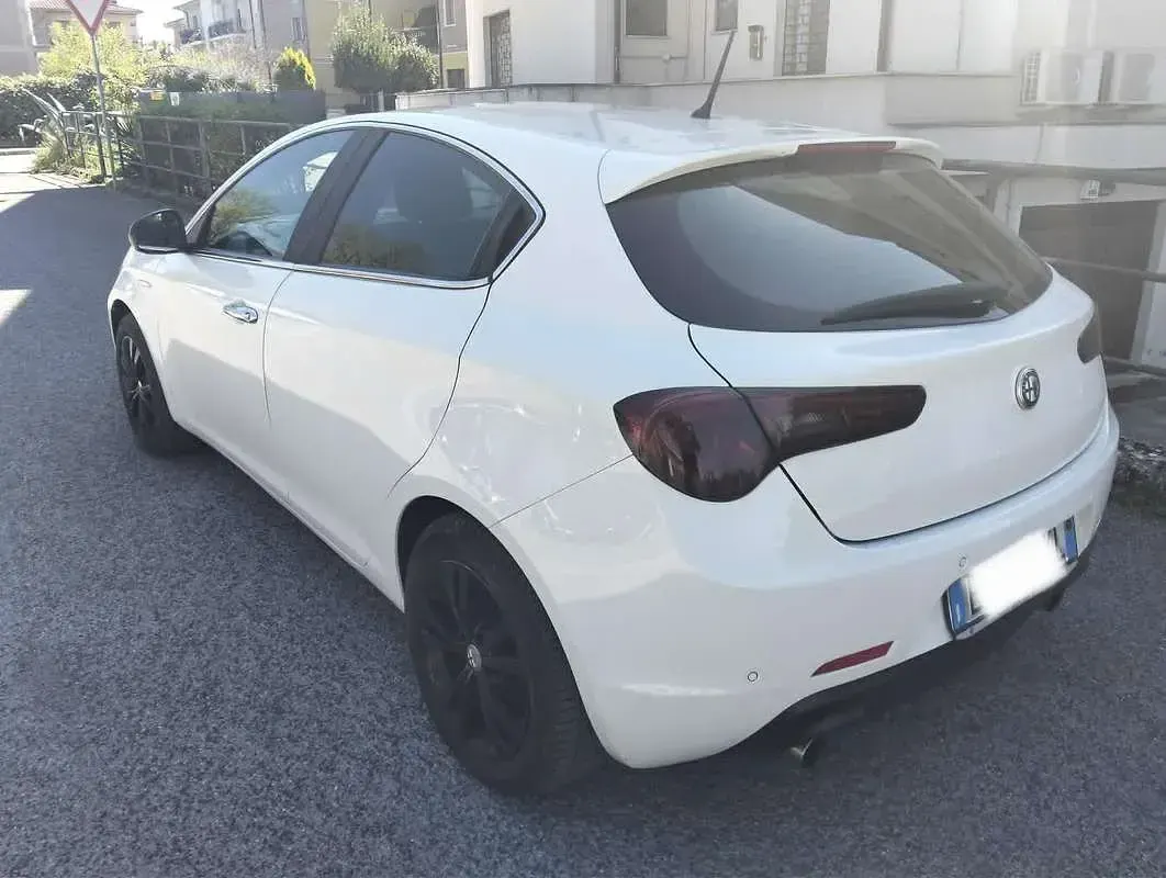 Usata Alfa Romeo Giulietta Exclusive 170 CV (125 kW) 2013 Utilitaria