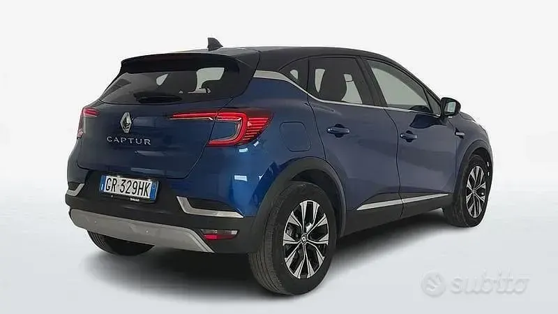 Usata Renault Captur Techno 101 CV (74 kW) 2023 Blu chiaro SUV