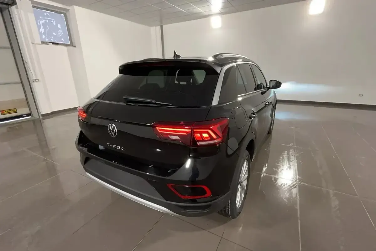 Nuova VW T-Roc Edition 150 CV (110 kW) 2026 0e0e  grenadill black met. SUV