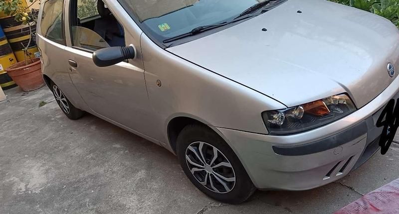 Usata Fiat Punto Feel 80 CV (58 kW) 2002 Grigio Utilitaria