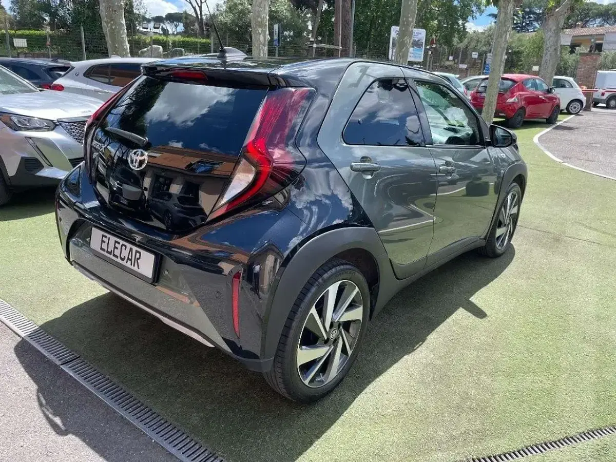 Usata Toyota Aygo X Lounge 72 CV (52 kW) 2023 Verde SUV