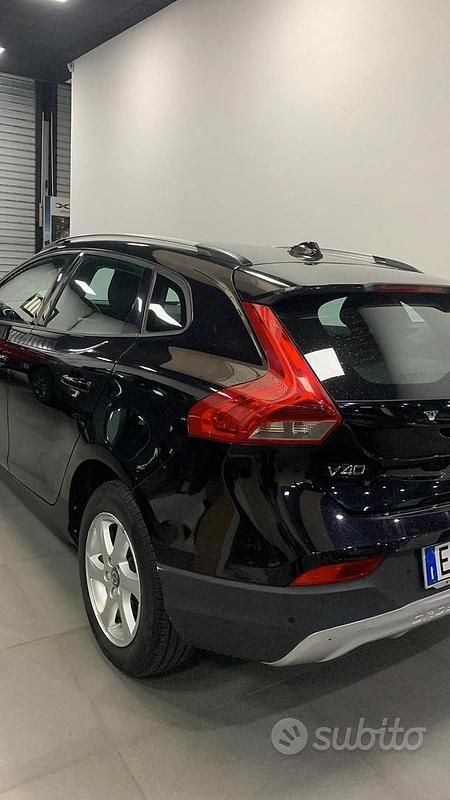 Usata Volvo V40 CC 114 CV (83 kW) 2015 Nero Station wagon