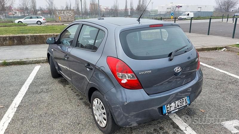 Usata Hyundai i20 Classic 78 CV (57 kW) 2010 Grigio Utilitaria