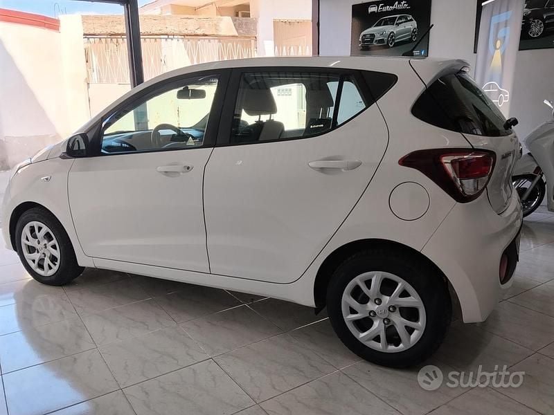 Usata Hyundai i10 68 CV (50 kW) 2018 Bianco Utilitaria