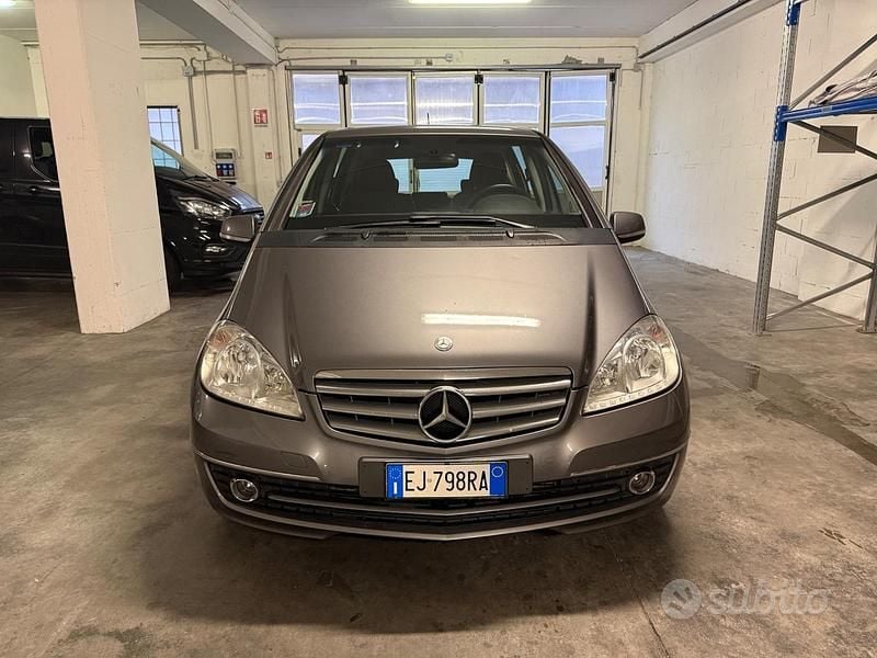 Usata Mercedes A180 Elegance 108 CV (79 kW) 2011 Grigio Berlina