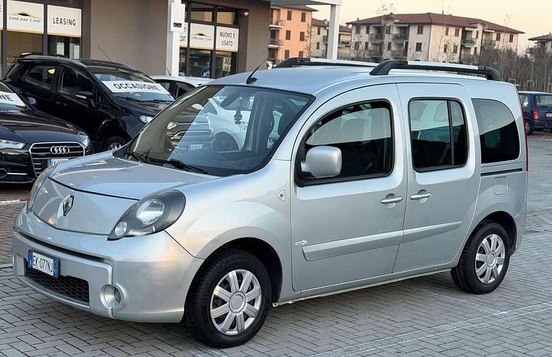 Argento Usata 2012 Renault Kangoo Station wagon | 3900 € (Super prezzo) - Immagine 1/4