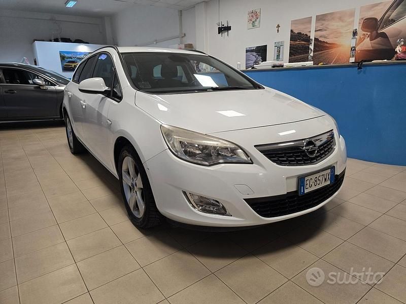 Usata Opel Astra Cosmo 110 CV (80 kW) 2011 Bianco Station wagon