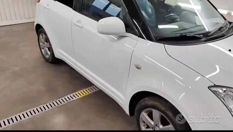 Usata Suzuki Swift 75 CV (55 kW) 2008 Bianco Utilitaria
