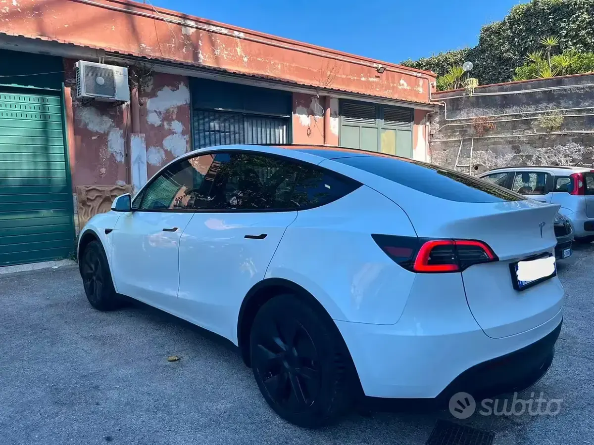 Usata Tesla Model Y RWD 219 kW (299 CV) 2024 Bianco SUV