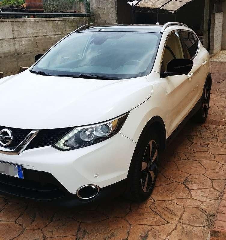 Usata Nissan Qashqai N-Connecta 110 CV (80 kW) 2016 Bianco SUV