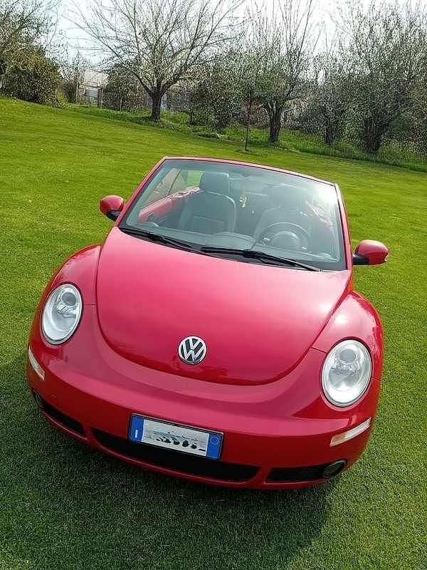 Usata VW New Beetle 105 CV (77 kW) 2007 Rosso Utilitaria