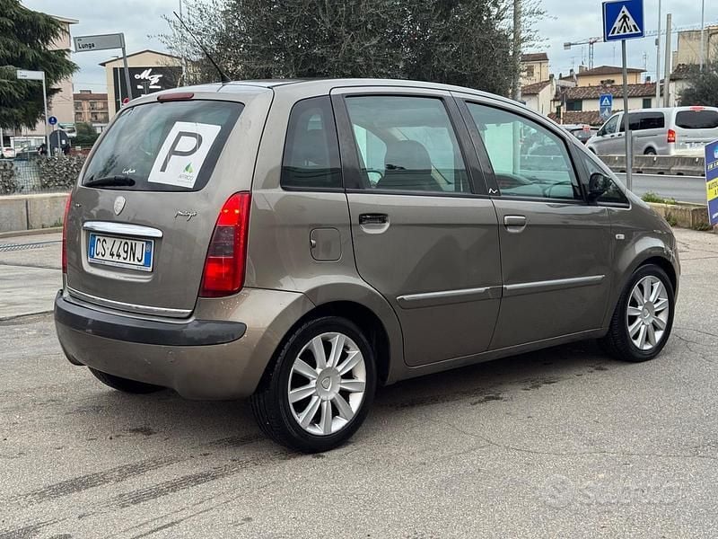 Usata Lancia Musa 100 CV (73 kW) 2004 Beige Monovolume