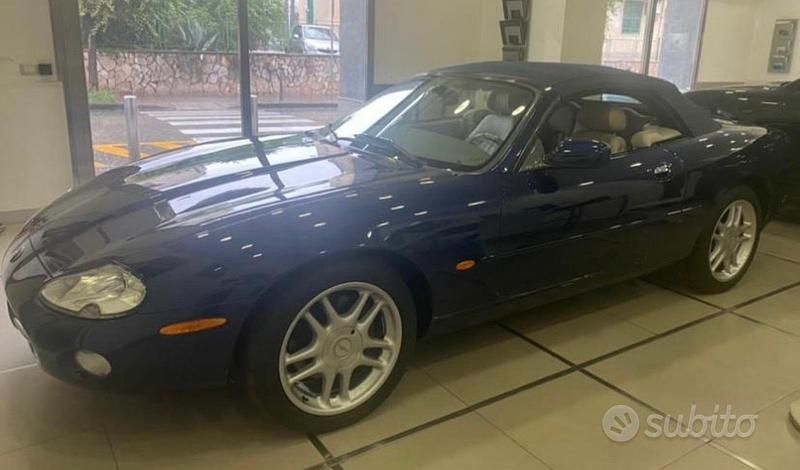 Usata Jaguar XK8 284 CV (208 kW) 2001 Blu Cabrio