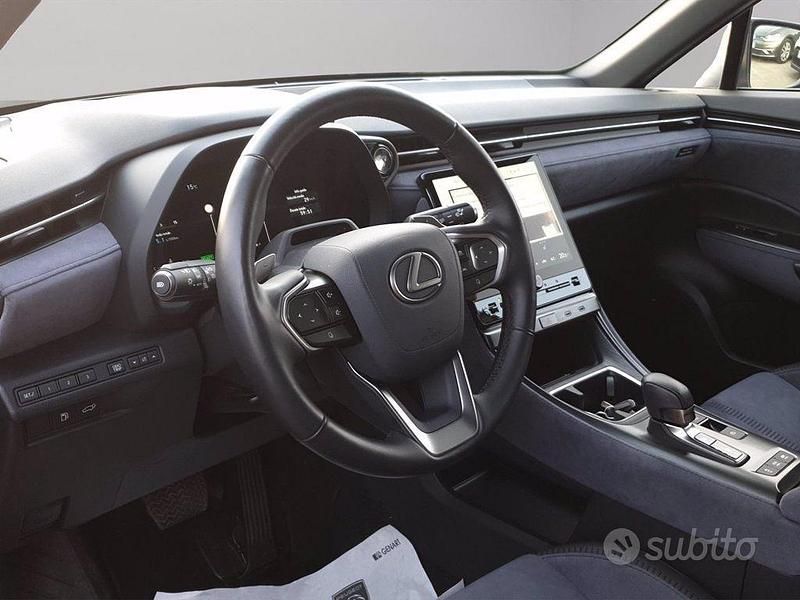 Usata Lexus LBX 136 CV (100 kW) 2024 Grigio SUV