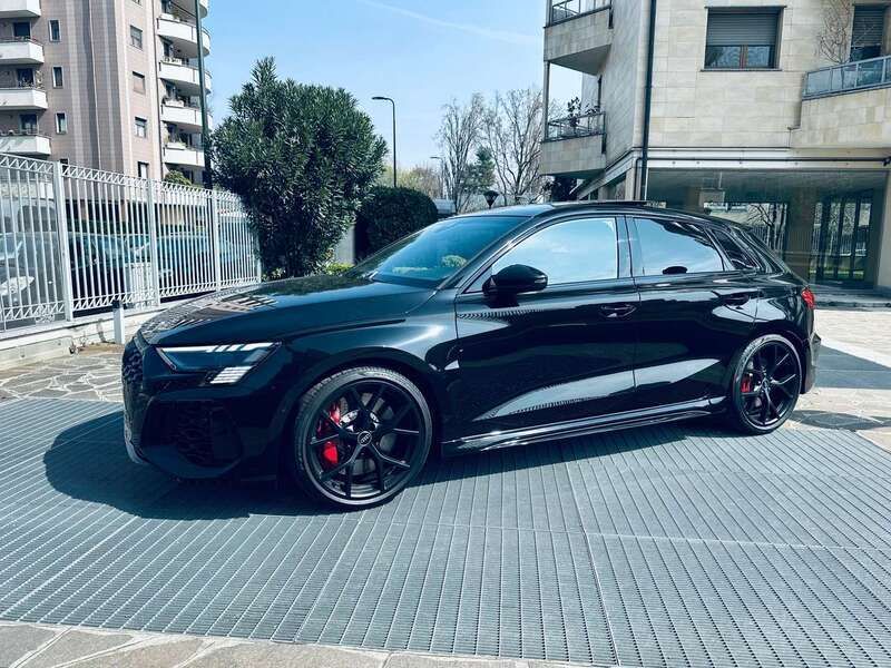 Nero Usata 2024 Audi RS3 Ambiente Tre volumi | 62.500 € (Buon prezzo) - Immagine 1/4