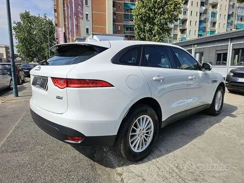 Usata Jaguar F-Pace Portfolio 180 CV (132 kW) 2016 Bianco SUV