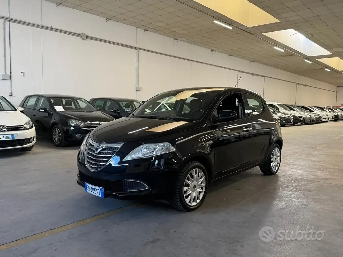 Usata Lancia Ypsilon Silver 69 CV (50 kW) 2013 Nero Utilitaria