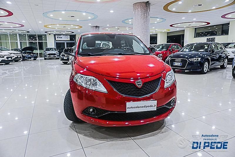 Usata Lancia Ypsilon Gold 69 CV (50 kW) 2021 Rosso Utilitaria