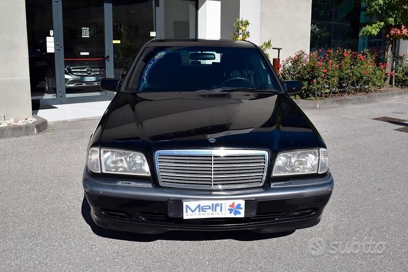 Usata Mercedes C200 Classic 125 CV (91 kW) 2000 Nero Berlina