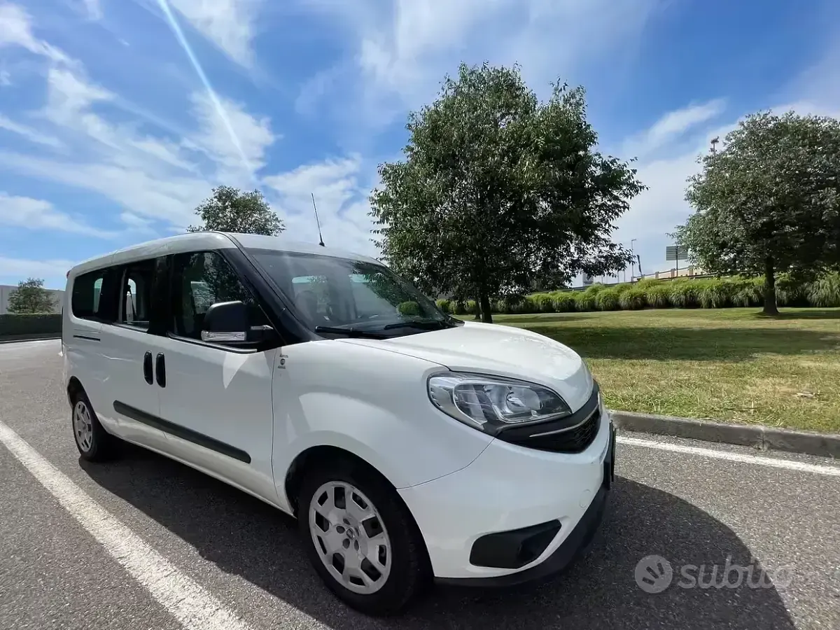 Usata Fiat Doblò Easy 105 CV (77 kW) 2017 Bianco Monovolume