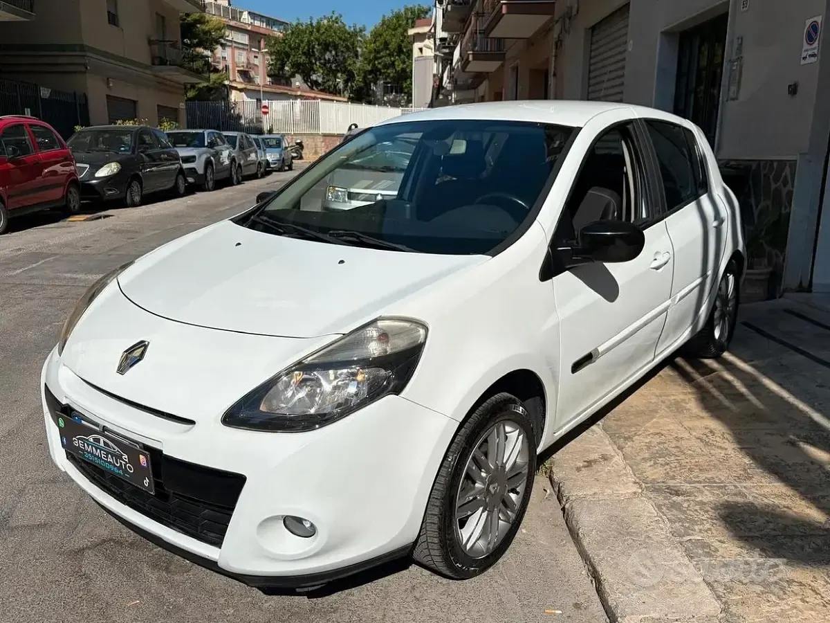 Usata Renault Clio II 75 CV (55 kW) 2011 Bianco Berlina