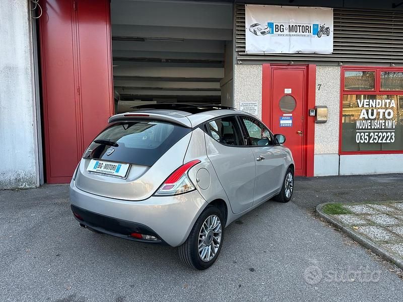 Usata Lancia Ypsilon Gold 69 CV (50 kW) 2013 Beige Utilitaria