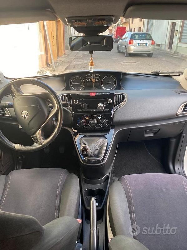 Usata Lancia Ypsilon 95 CV (69 kW) 2012 Bianco Utilitaria