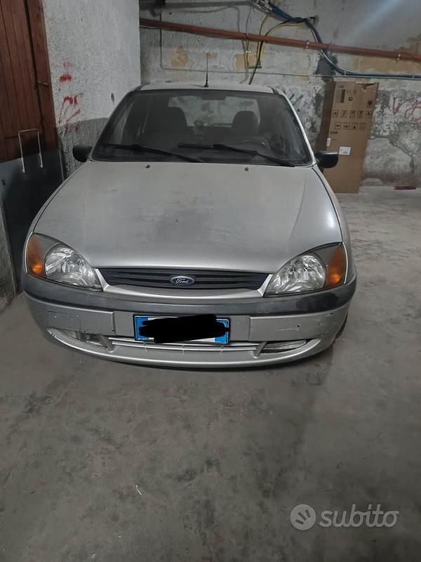 Usata Ford Fiesta 2004 Grigio