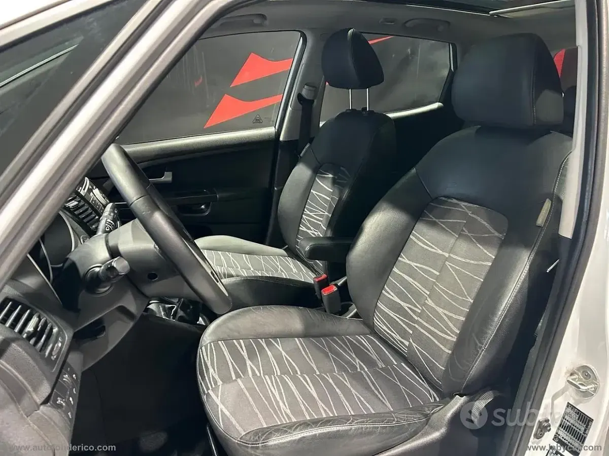 Begagnad Kia Venga 115 HK (84 kW) 2010 Vit Halvkombi