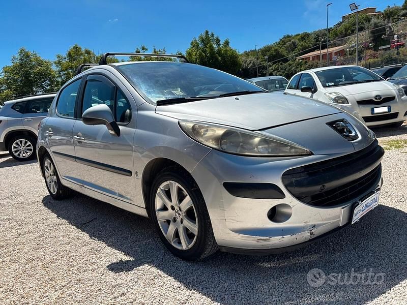 Begagnad Peugeot 207 90 HK (66 kW) 2007 Grå Halvkombi