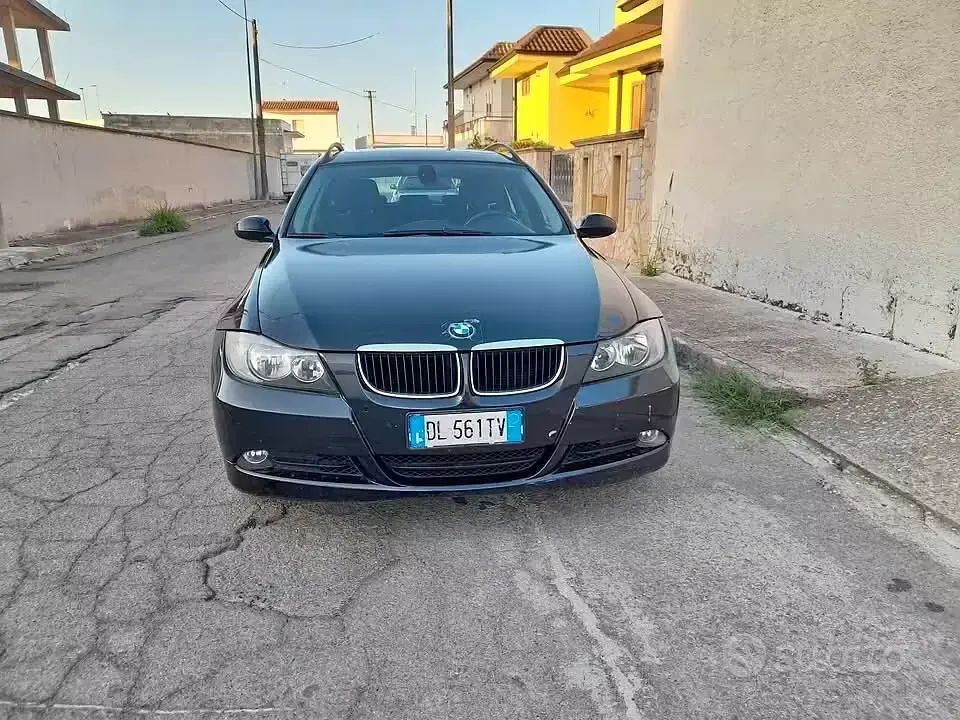 Usata BMW 318 122 CV (89 kW) 2007 Nero Station wagon