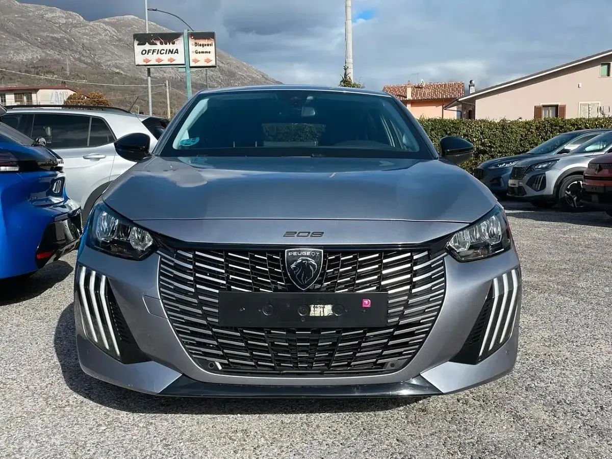 Usata Peugeot 208 Allure 101 CV (74 kW) 2024 Argento Utilitaria