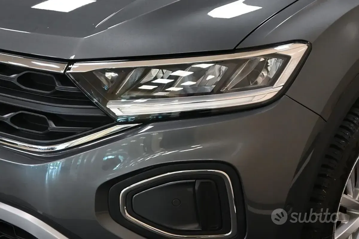 Usata VW T-Roc Life 110 CV (80 kW) 2023 Grigio SUV