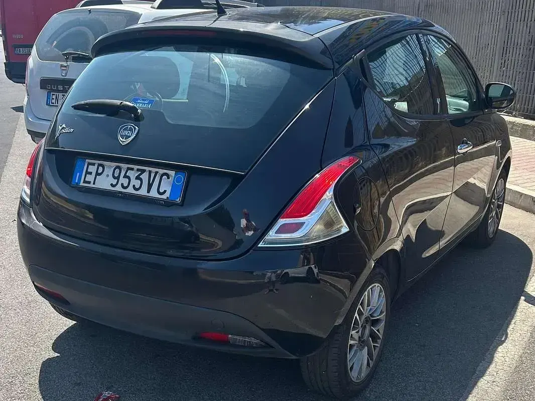 Usata Lancia Ypsilon Silver 69 CV (50 kW) 2013 Nero Utilitaria