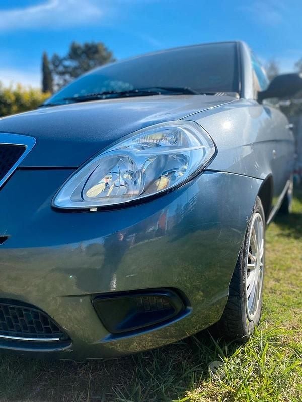 Usata Lancia Ypsilon 60 CV (44 kW) 2007 Argento Utilitaria