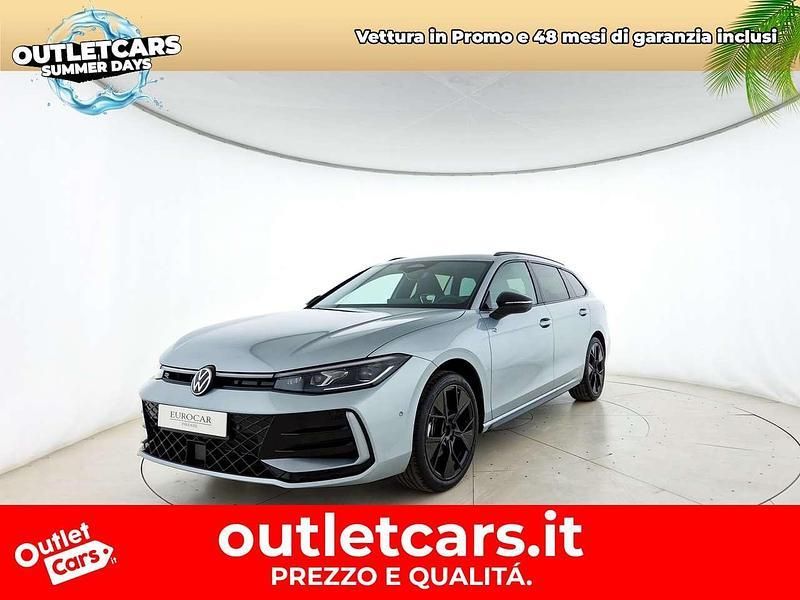 Dolomite silver metallizzato Usata 2024 VW Passat R-line Station wagon | 38.500 € (Cara) - Immagine 1/4