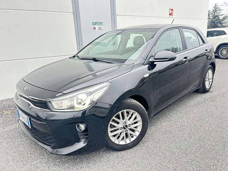 Usata Kia Rio Active 77 CV (56 kW) 2017 Nero Berlina