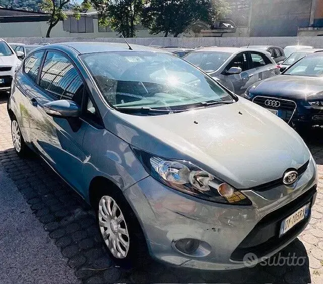 Usata Ford Fiesta Titanium 82 CV (60 kW) 2009 Bluazzurro Berlina