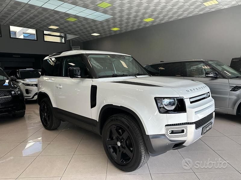 Usata Land Rover Defender SE Dynamic 200 CV (147 kW) 2024 Bianco SUV